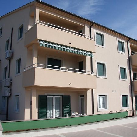Apartment Anethum Premantura Bagian luar foto