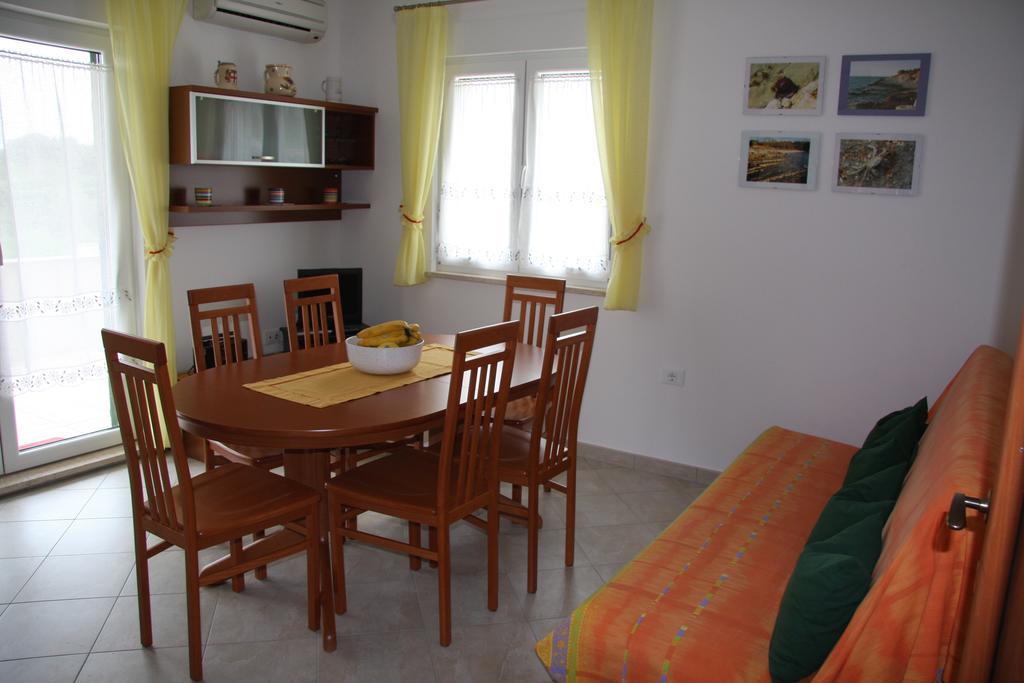 Apartment Anethum Premantura Bagian luar foto