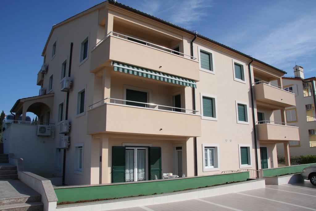 Apartment Anethum Premantura Bagian luar foto