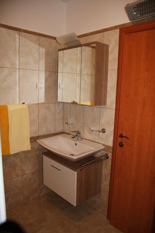 Apartment Anethum Premantura Bagian luar foto